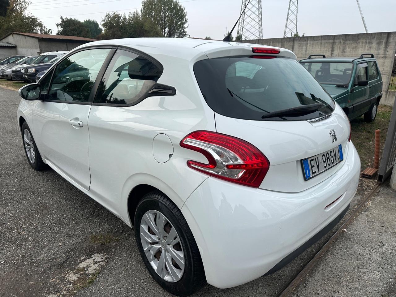Peugeot 208 benzina