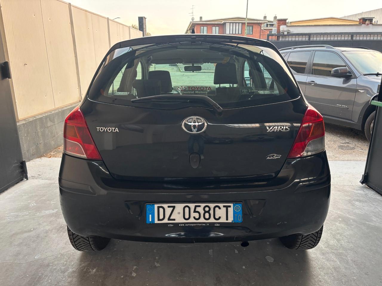 Toyota Yaris 1.0 5 porte Sol