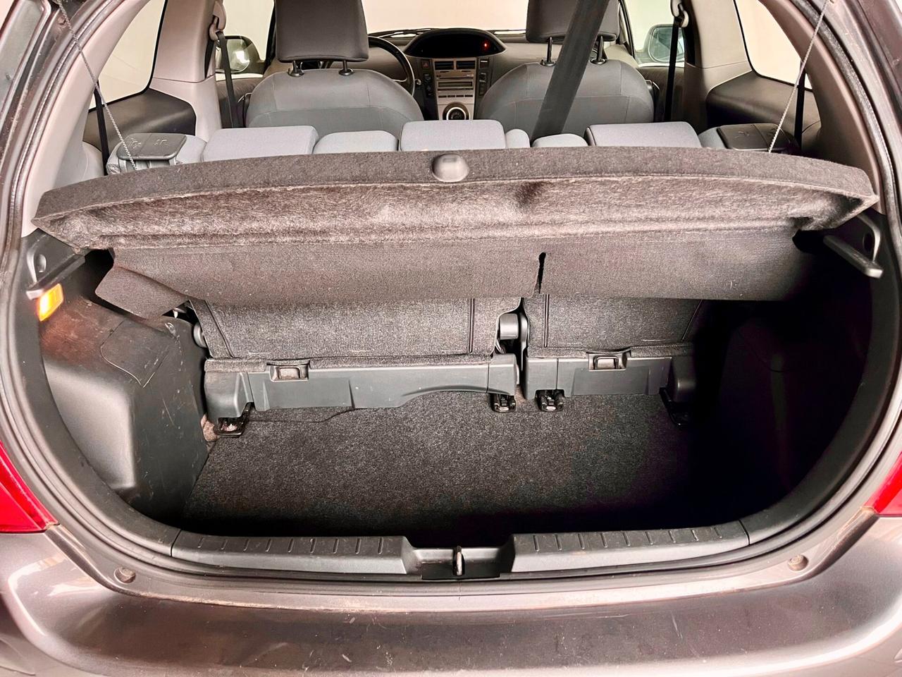 Toyota Yaris 1.3 3P sol