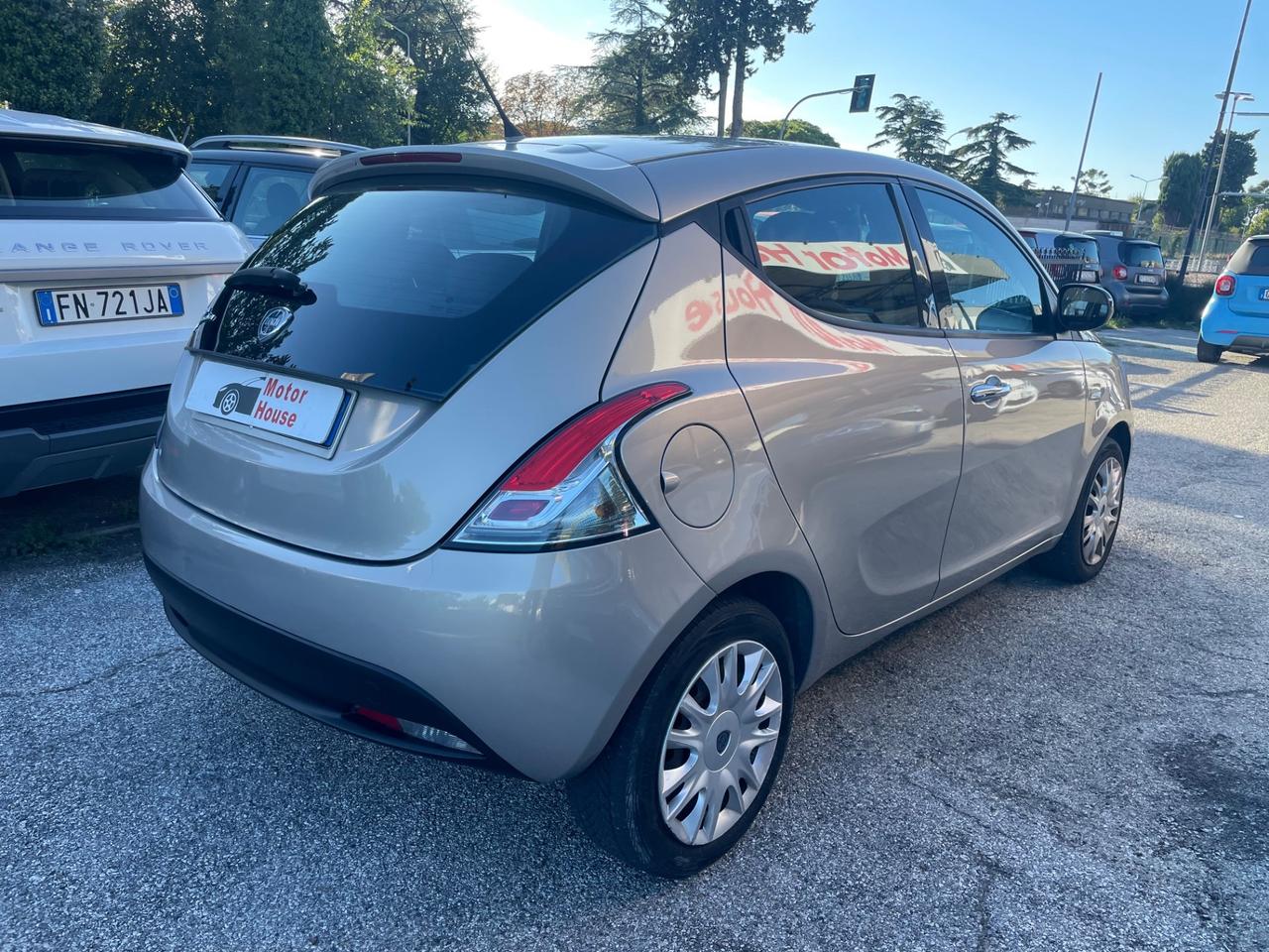 Lancia Ypsilon 1.2 69 CV 5 porte S&S Silver