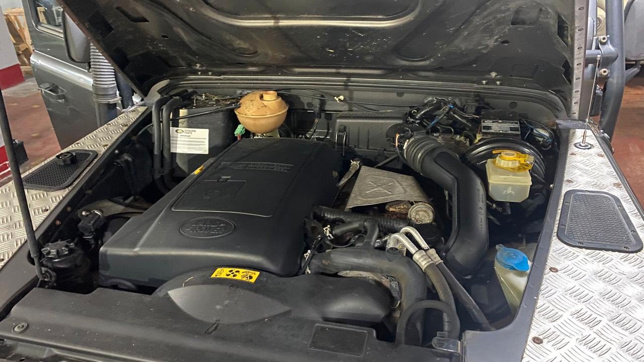 Land Rover Defender LD - Tomb Raider