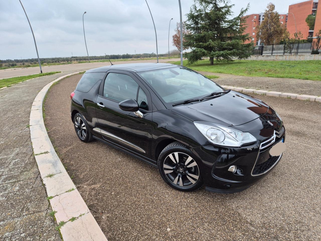 Citroen DS3 1.2 benzina 82cv so chic anno 2015