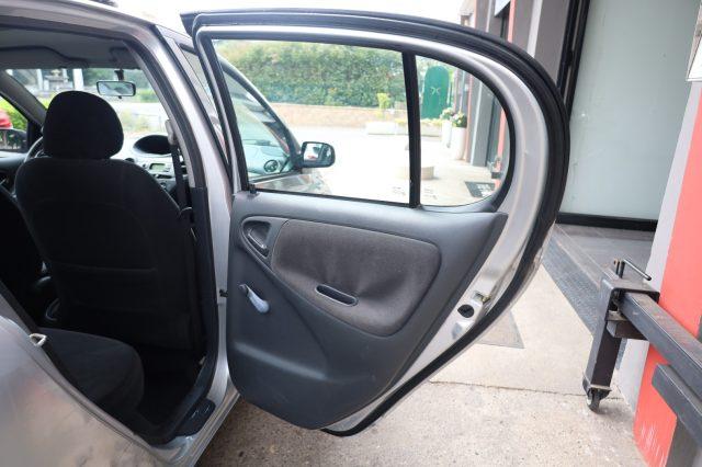 TOYOTA Yaris 1.0i 16V 5 Porte Sol Ideale per NEOPATENTATI