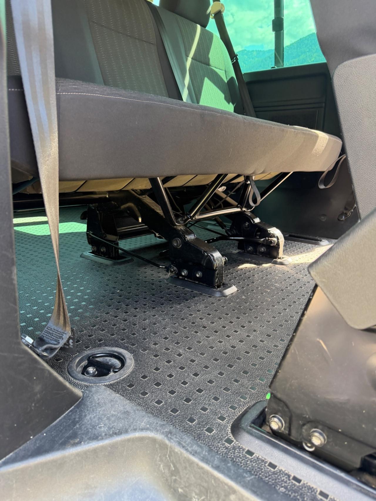 Minibus/ Caravelle 9 posti 4x4