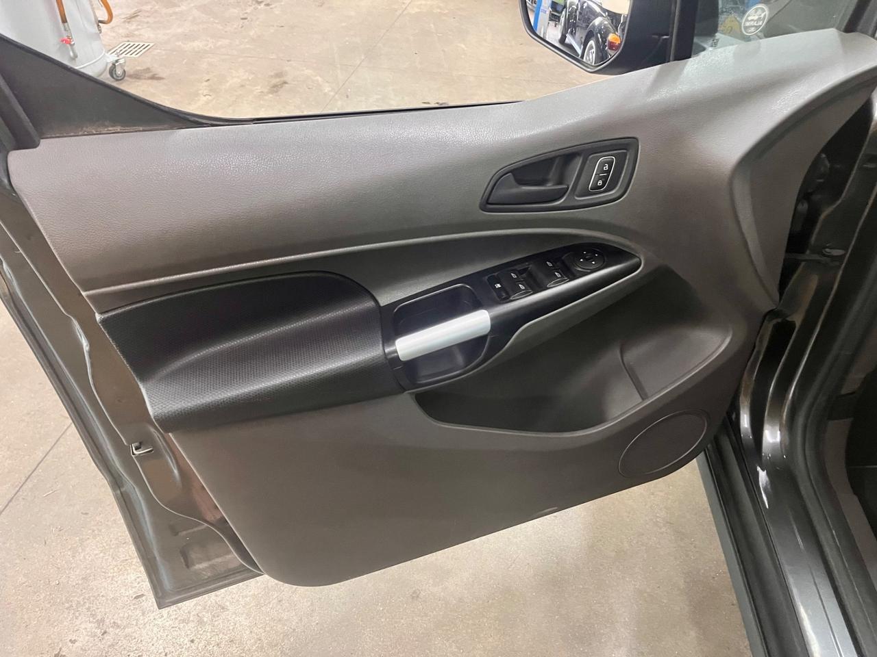 Ford Transit Connect turned 220 1.5 TDCi PC Combi Trend N1