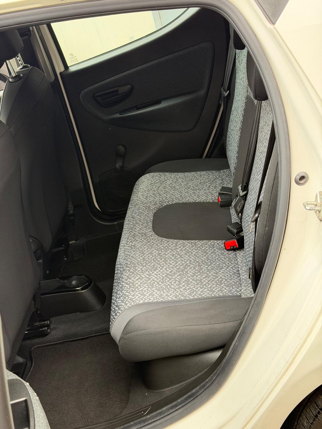 Lancia Ypsilon 1.0 FireFly 5 porte S&S Hybrid Ecochic Silver