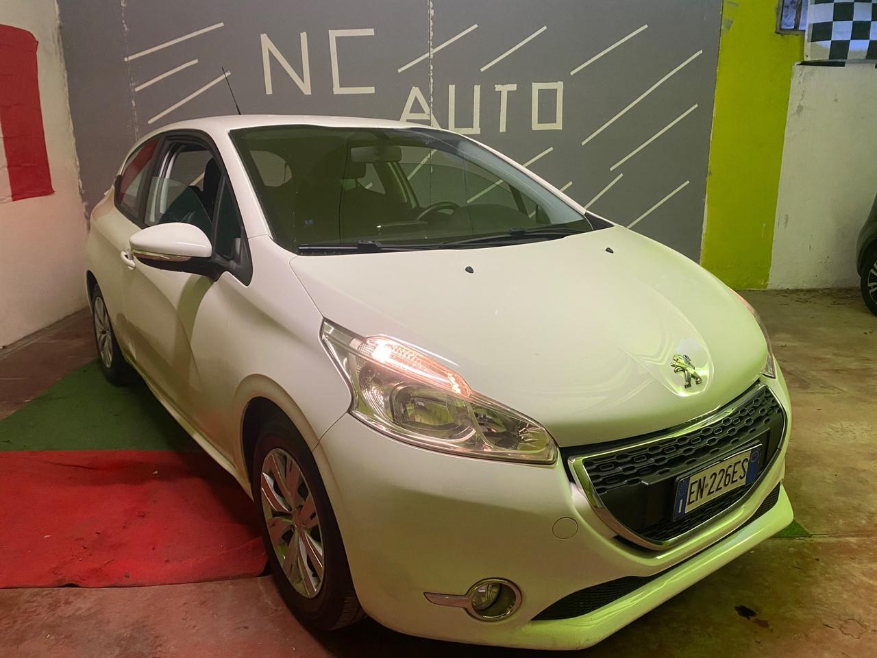 Peugeot 208 1.4 HDi 68 CV 3 porte Allure