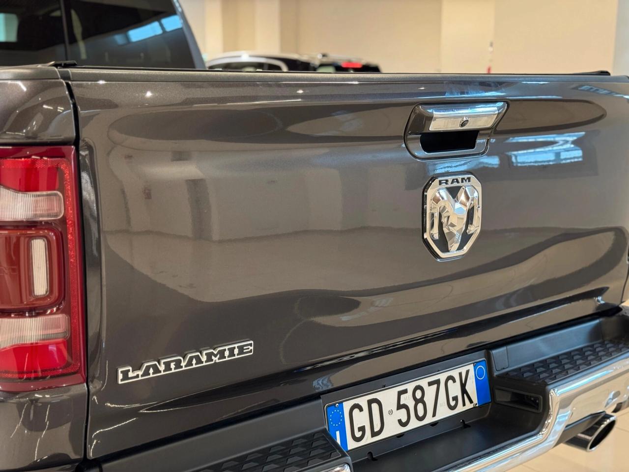 Dodge RAM 1500 5.7 LARAMIE CAB 4WD 395CV auto