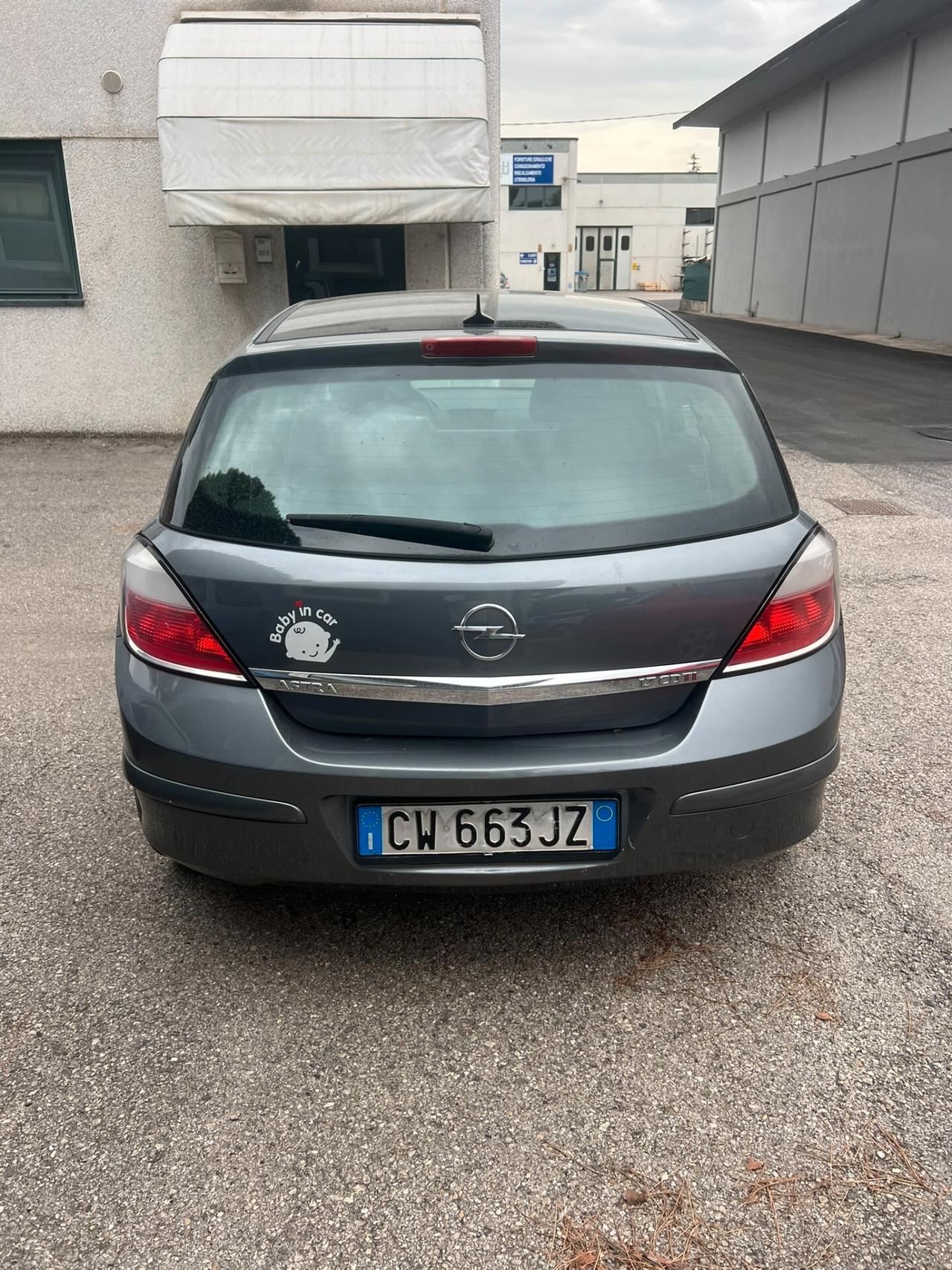 Opel Astra 1.7 CDTI 101CV 5 porte Club