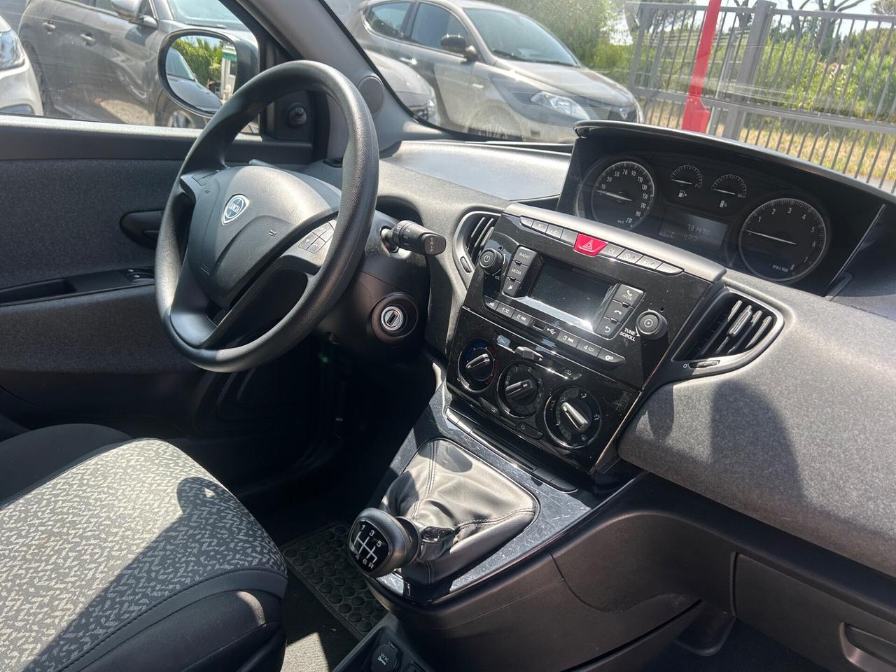 Lancia Ypsilon 1.0 FireFly 5 porte S&S Hybrid Silver