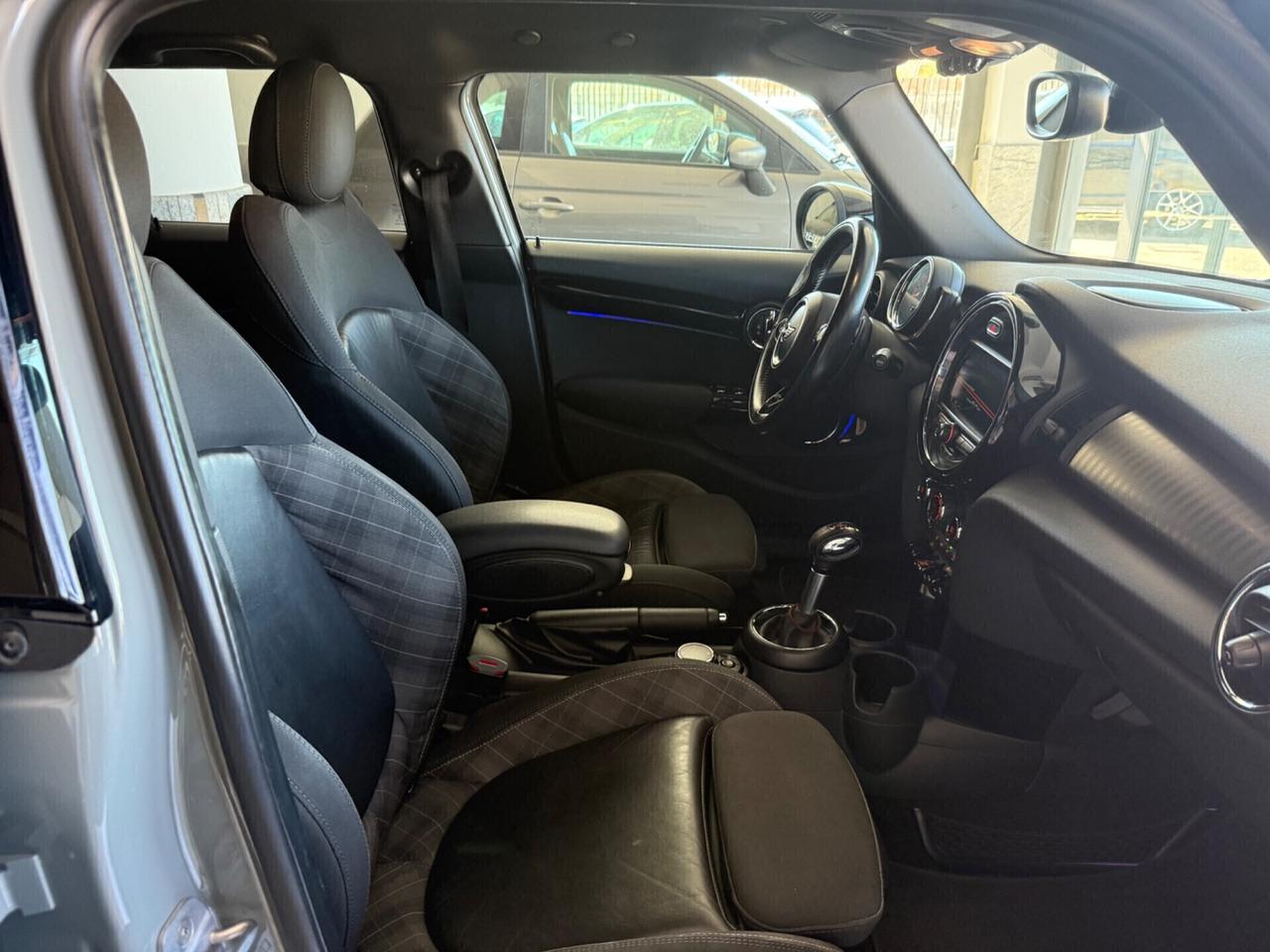 Mini 2.0 Cooper SD aut. Hype 5 porte