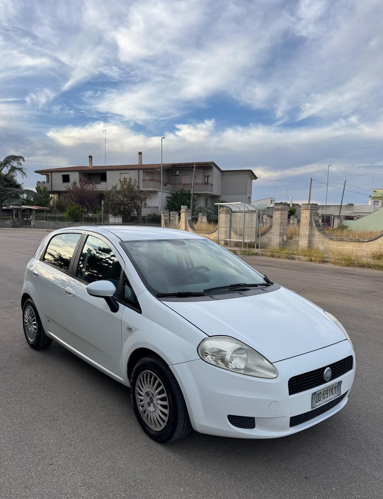 FIAT GRANDE PUNTO 1.3 DIESEL AUTOCARRO 4 PERSONE