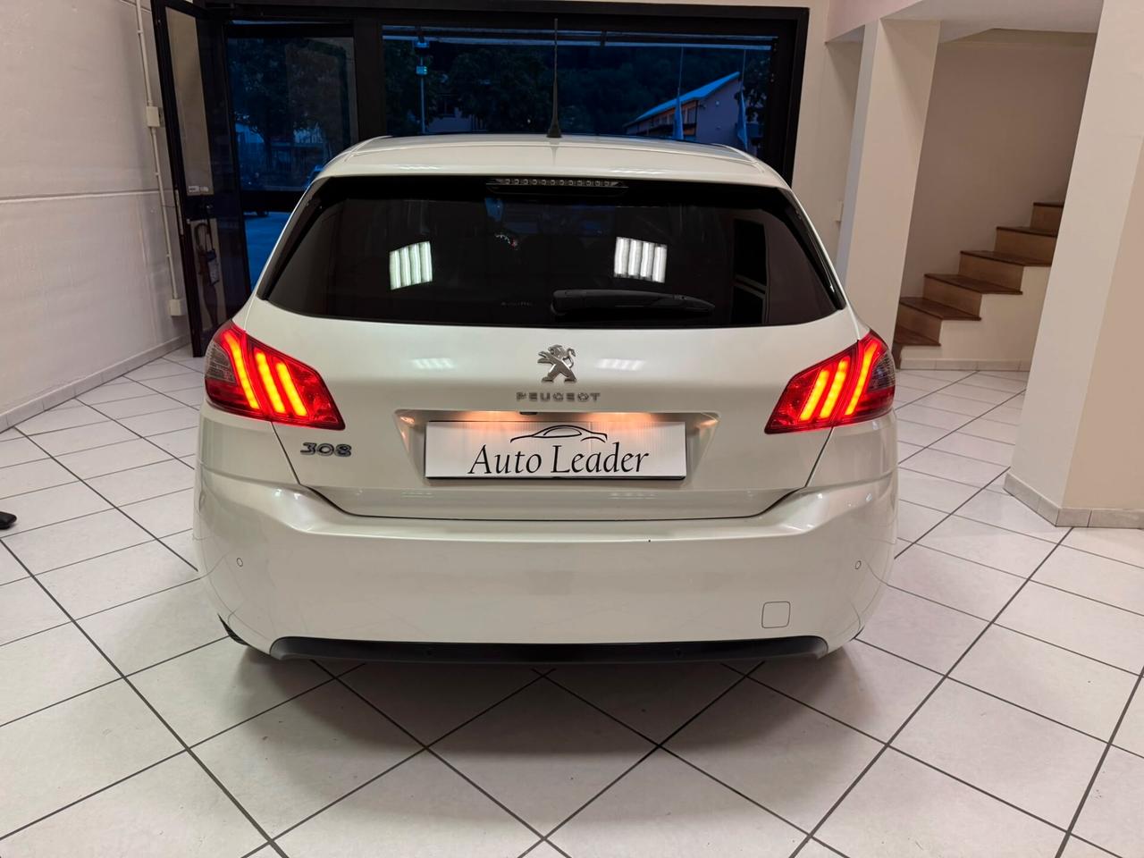 Peugeot 308 BlueHDi 130 S&S SW Allure