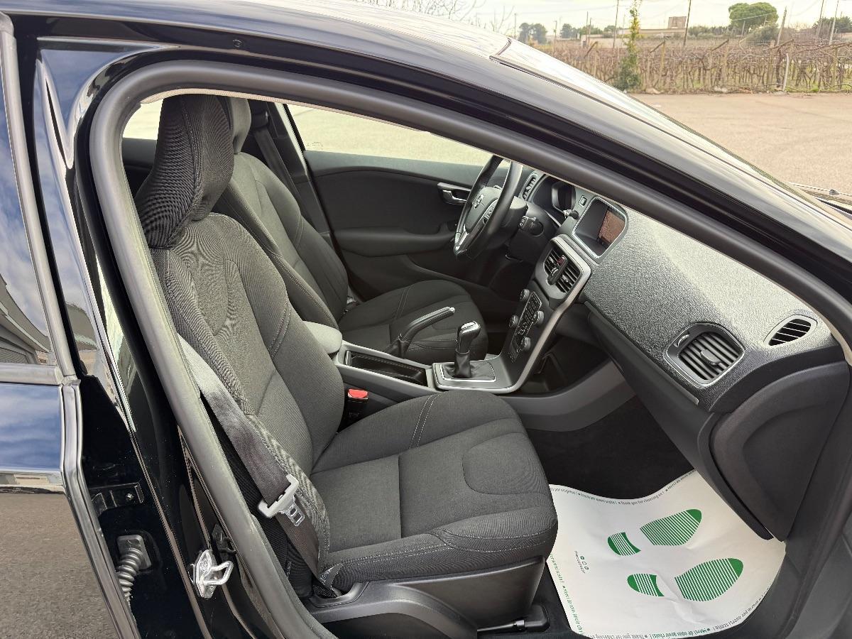 VOLVO - V40 - D2 Business