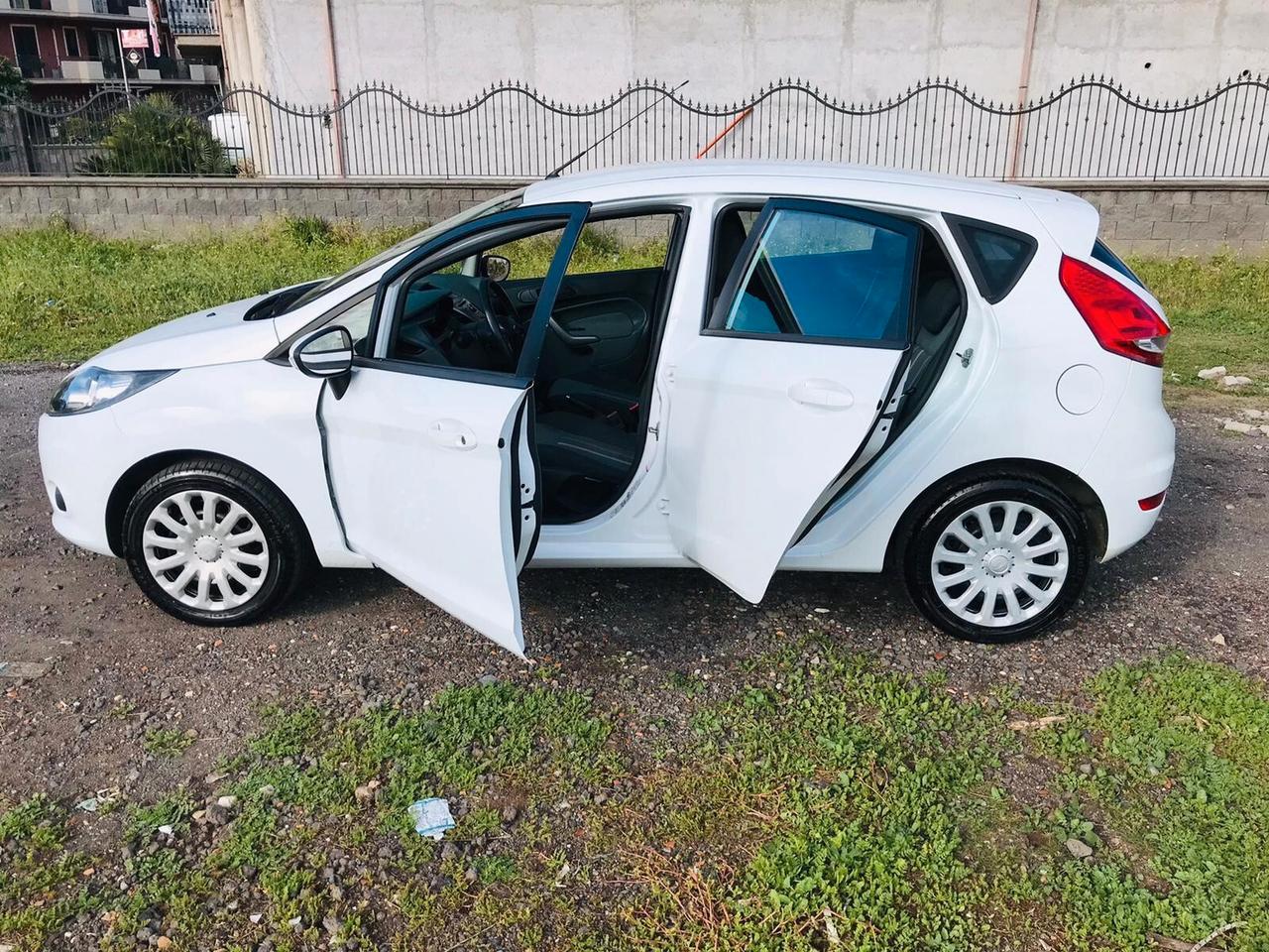 Ford Fiesta 1.4TDCI NEOPATENTATI CHIAMA