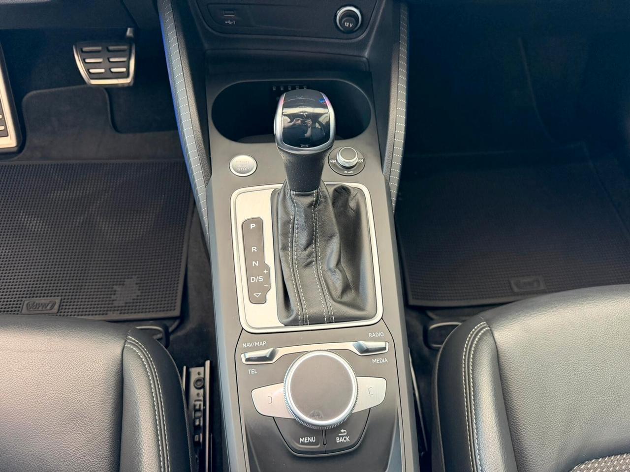 Audi Q2 35 TDI S tronic Identity Black