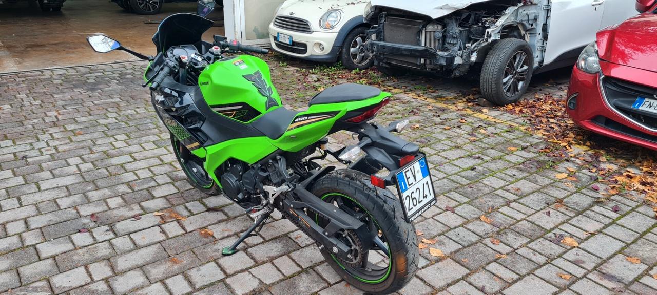 Kawasaki Ninja 400 DANNI ALLA CARENA