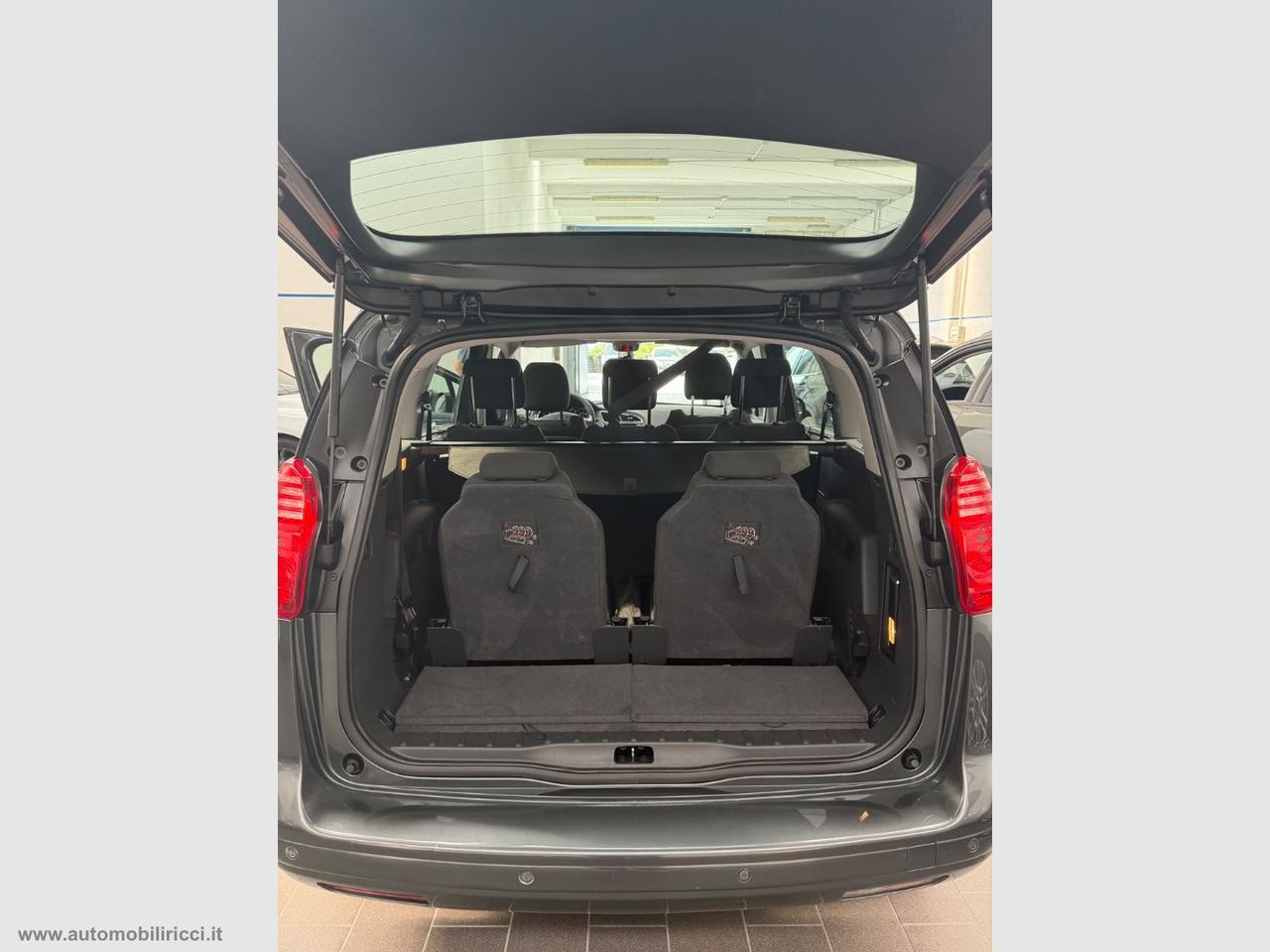 PEUGEOT 5008 1.6 HDi 115 CV 7 POSTI