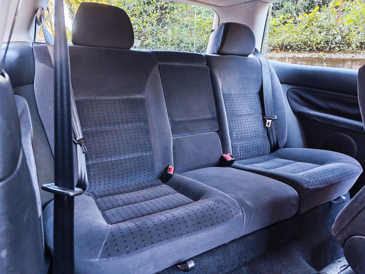 Volkswagen Golf 1.6 BENZINA 100cv / 86.000km / Unipro
