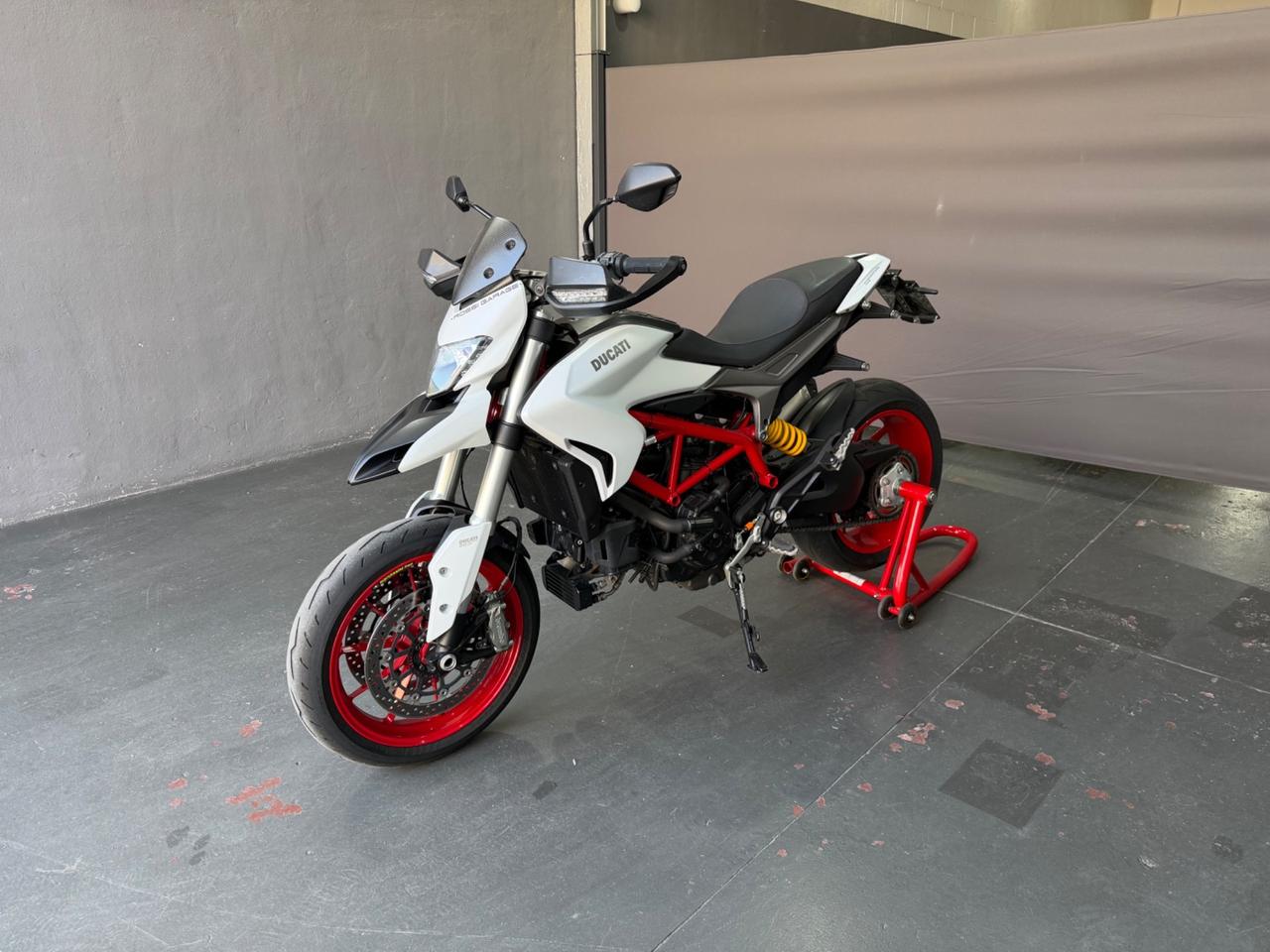DUCATI HYPERSTRADA/HYPERMOTARD 939 WHITE SILK