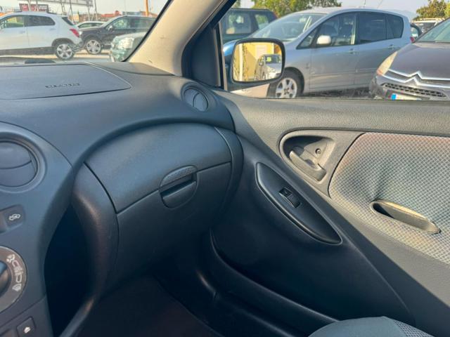 TOYOTA Yaris 1.0i 16V cat 5 porte Sol