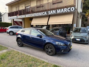 VOLVO - V40 Cross Country - D2 Volvo Ocean Race