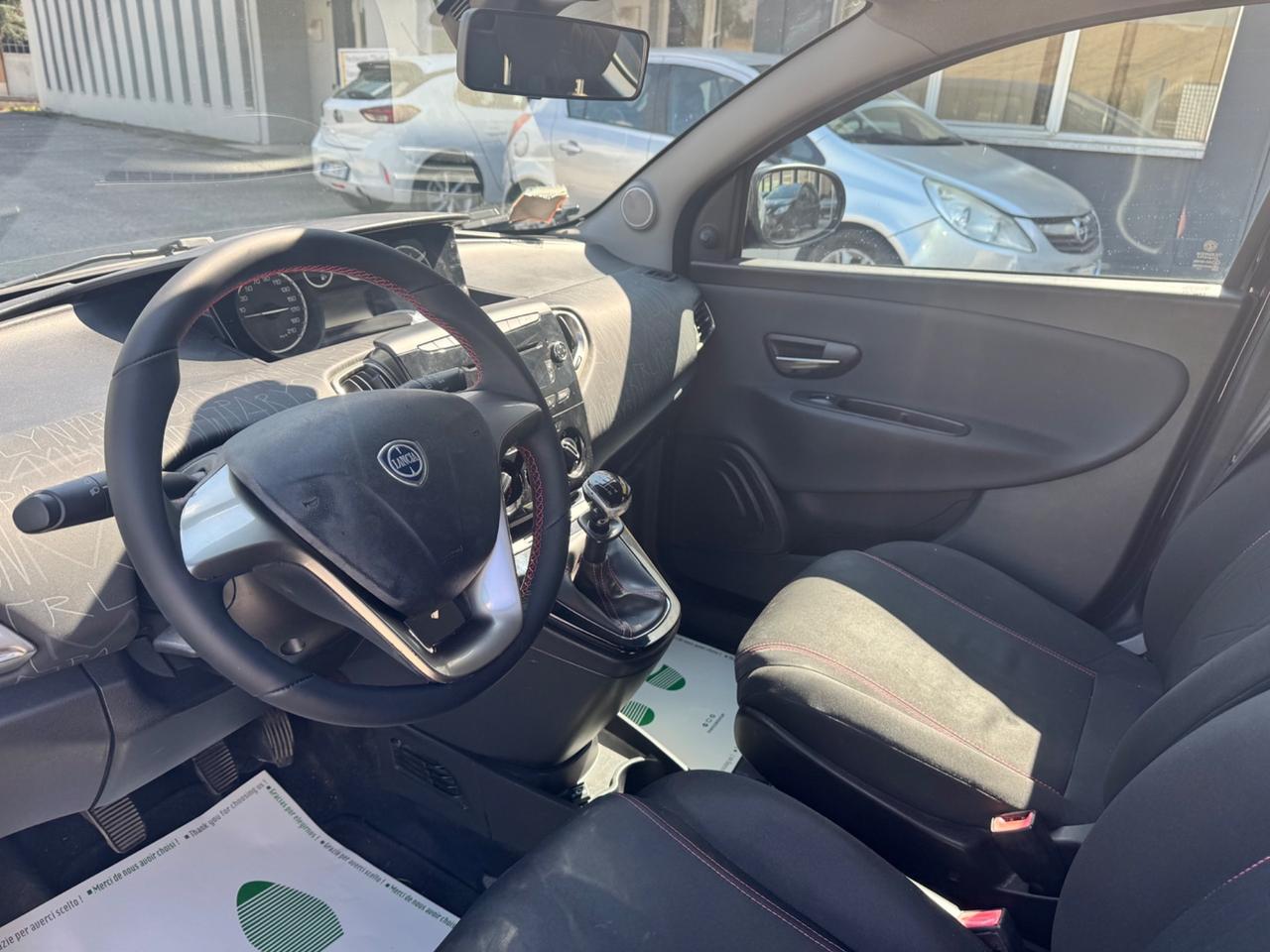 Lancia Ypsilon 1.2 69 CV 5 porte S&S Gold