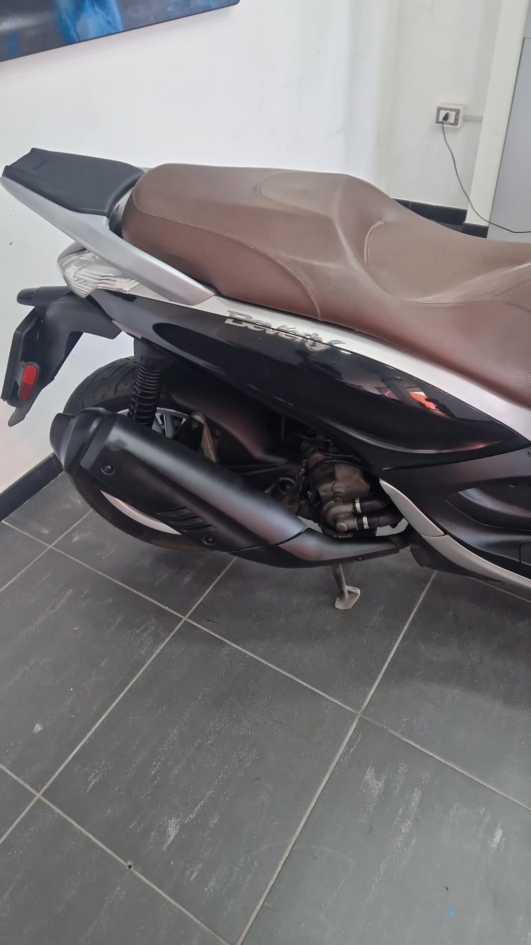 Piaggio Beverly 300 BASE