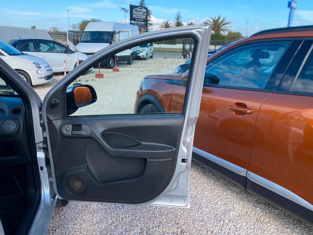 Fiat Panda 1.2 Lounge NEOPATENTATI E UNICO PROPRIETARIO