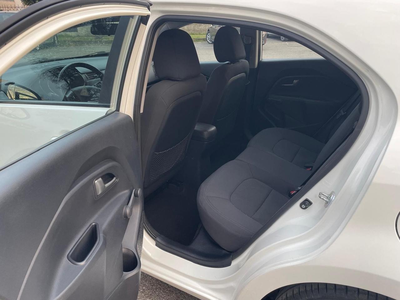 Kia Rio 1.2 CVVT 5p. EX per Neopatentati 2014