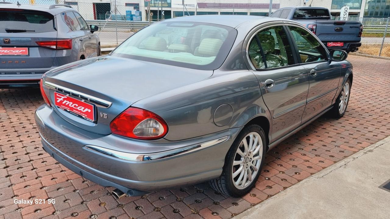 Jaguar X-Type 2.5 V6 24V cat Executive