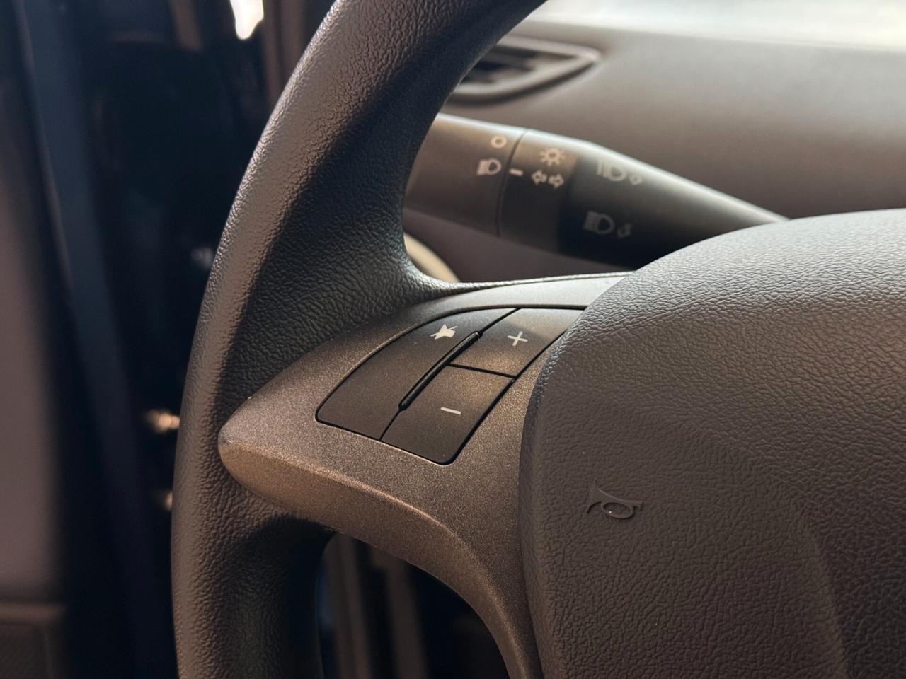 Lancia Ypsilon LANCIA YPSILON 1.0cc 69Cv Platino