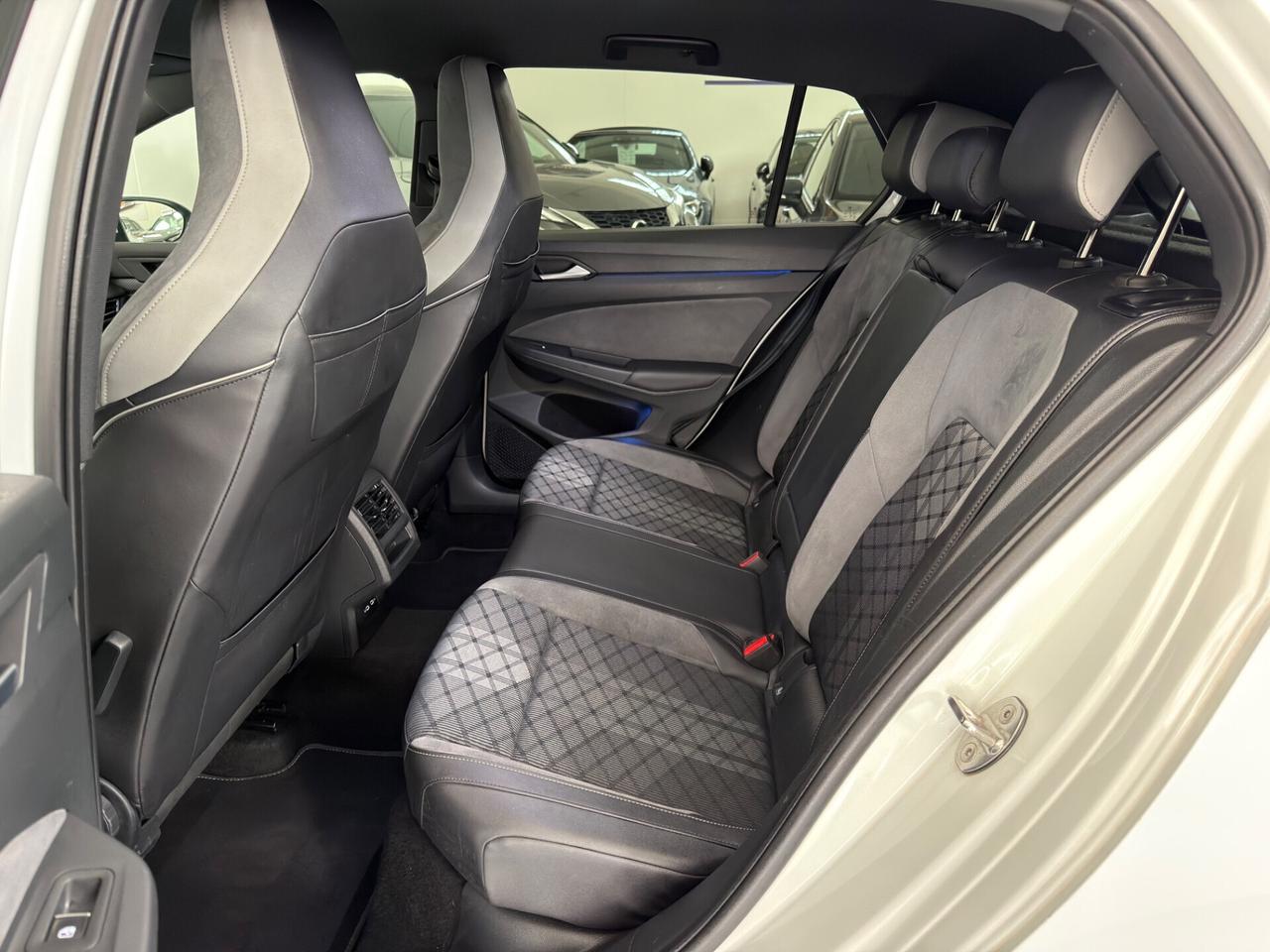 Volkswagen Golf 1.5 eTSI 150 CV EVO ACT DSG R-Line