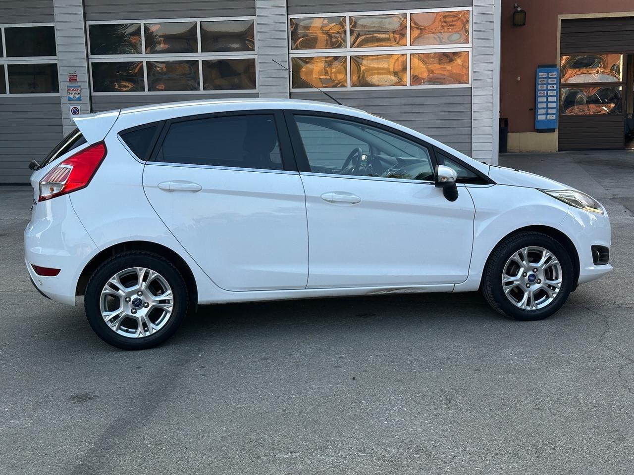 Ford Fiesta 1.4 5 porte Bz.- GPL Black & White Edition