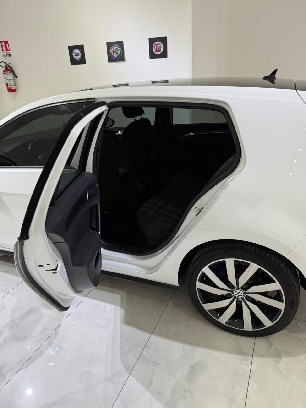 VOLKSWAGEN GOLF GTE UNICO PROPRIETARIO
