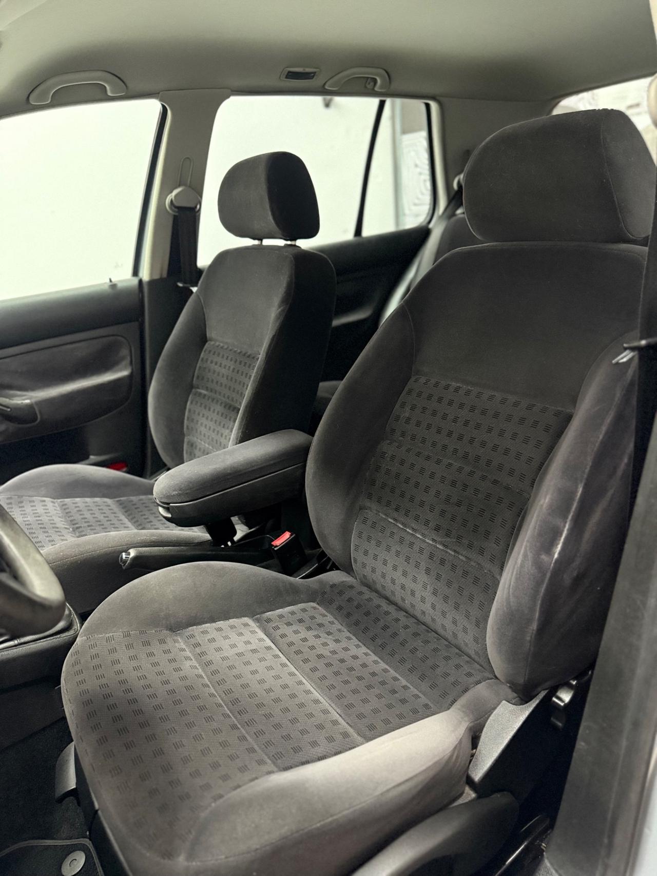 Volkswagen Golf 1.6 16V cat 5 porte Highline