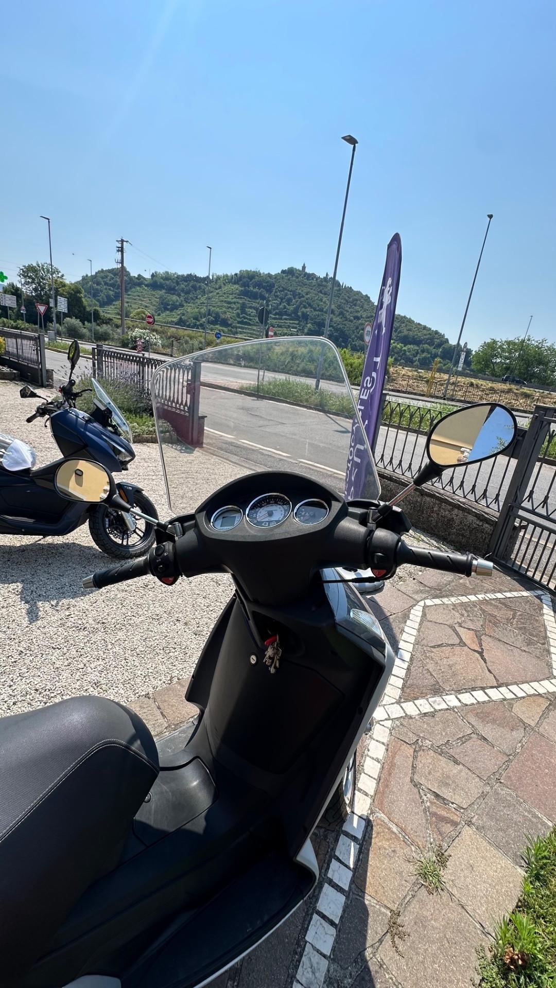 Peugeot Geopolis 250