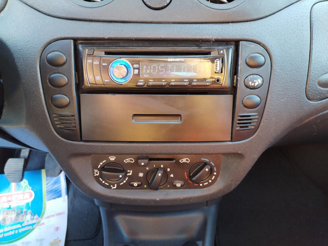 Citroen C2 1.1 Elegance 103000KM ANNO 2004 MANUTENZIONI FATTE