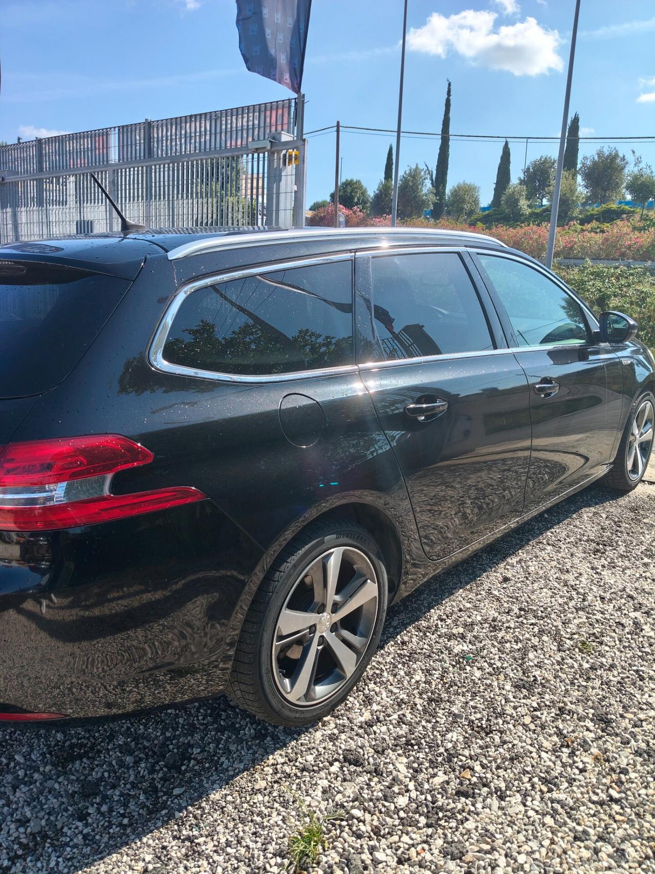 Peugeot 308 BlueHDi 120 S&S EAT6 SW Allure