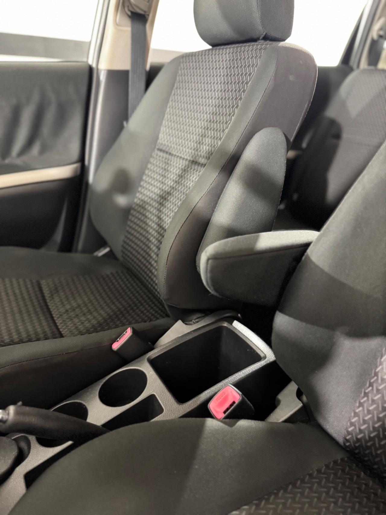 Toyota Corolla Verso 1.8 16V Sol 7pti