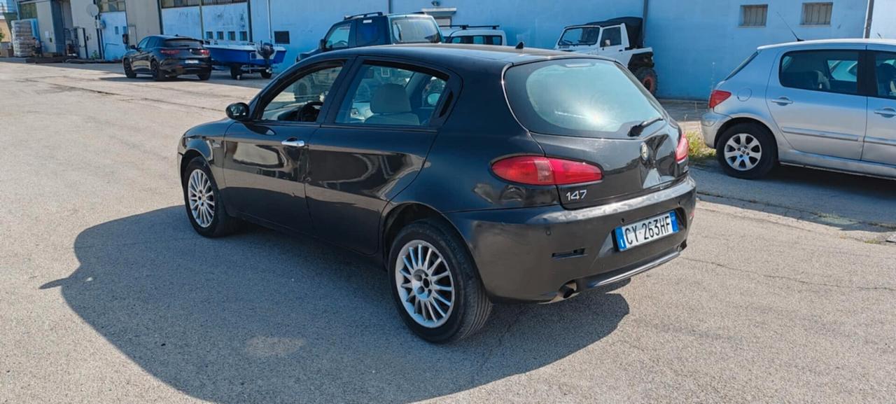 Alfa Romeo 147 1.9 JTD (120) 5 porte Distinctive