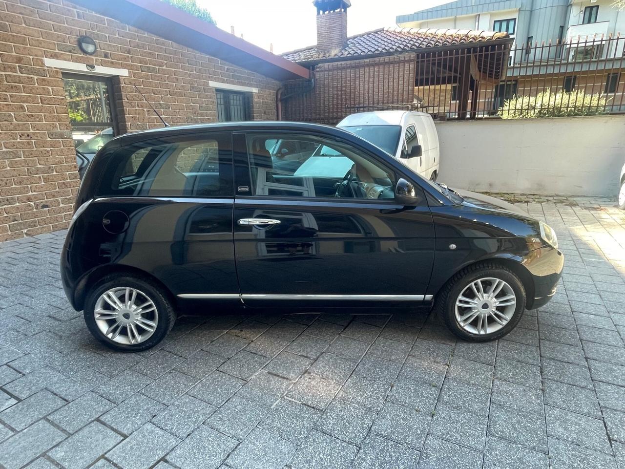 Lancia Ypsilon 1.2 69 CV Unyca