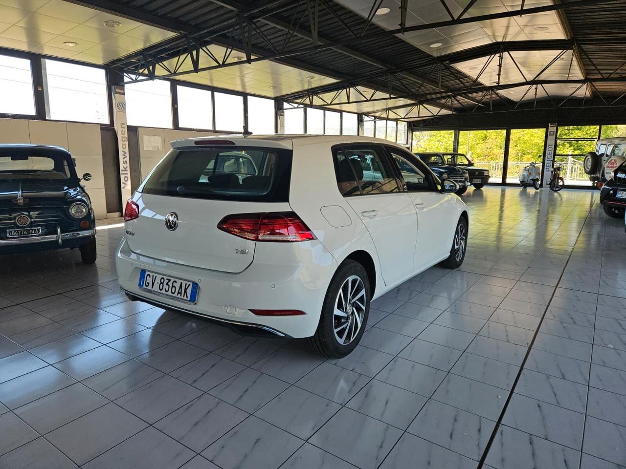 Volkswagen Golf 1.0 TSI 110 CV DSG Sound Edition