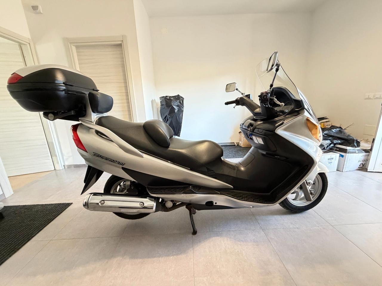 Suzuki Burgman 400 33.571 km bauletto pneumatici nuovi tagliando fatto
