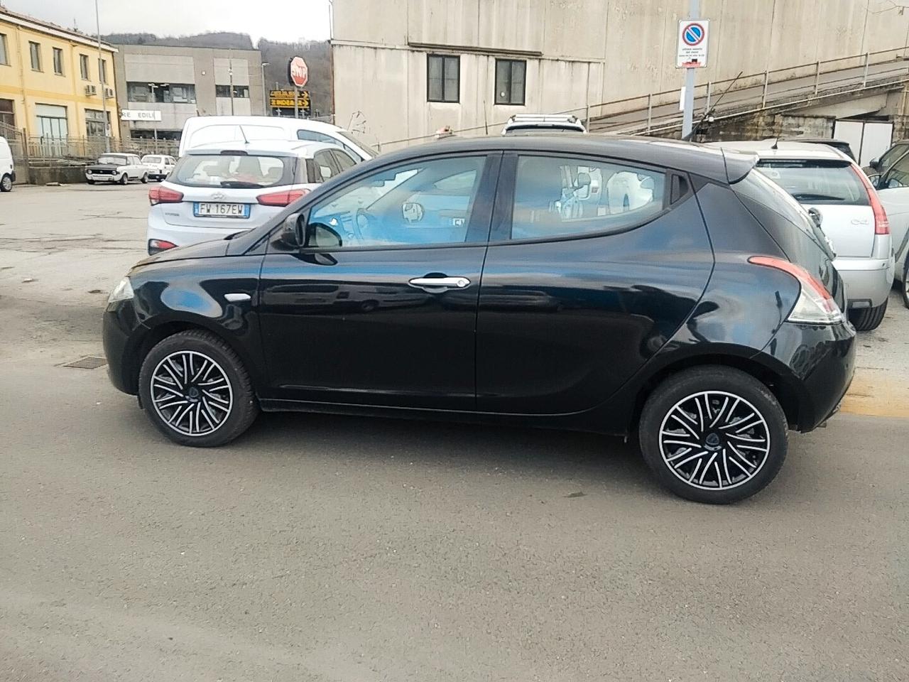 Lancia Ypsilon 1.2 69 CV 5 porte S&S Gold
