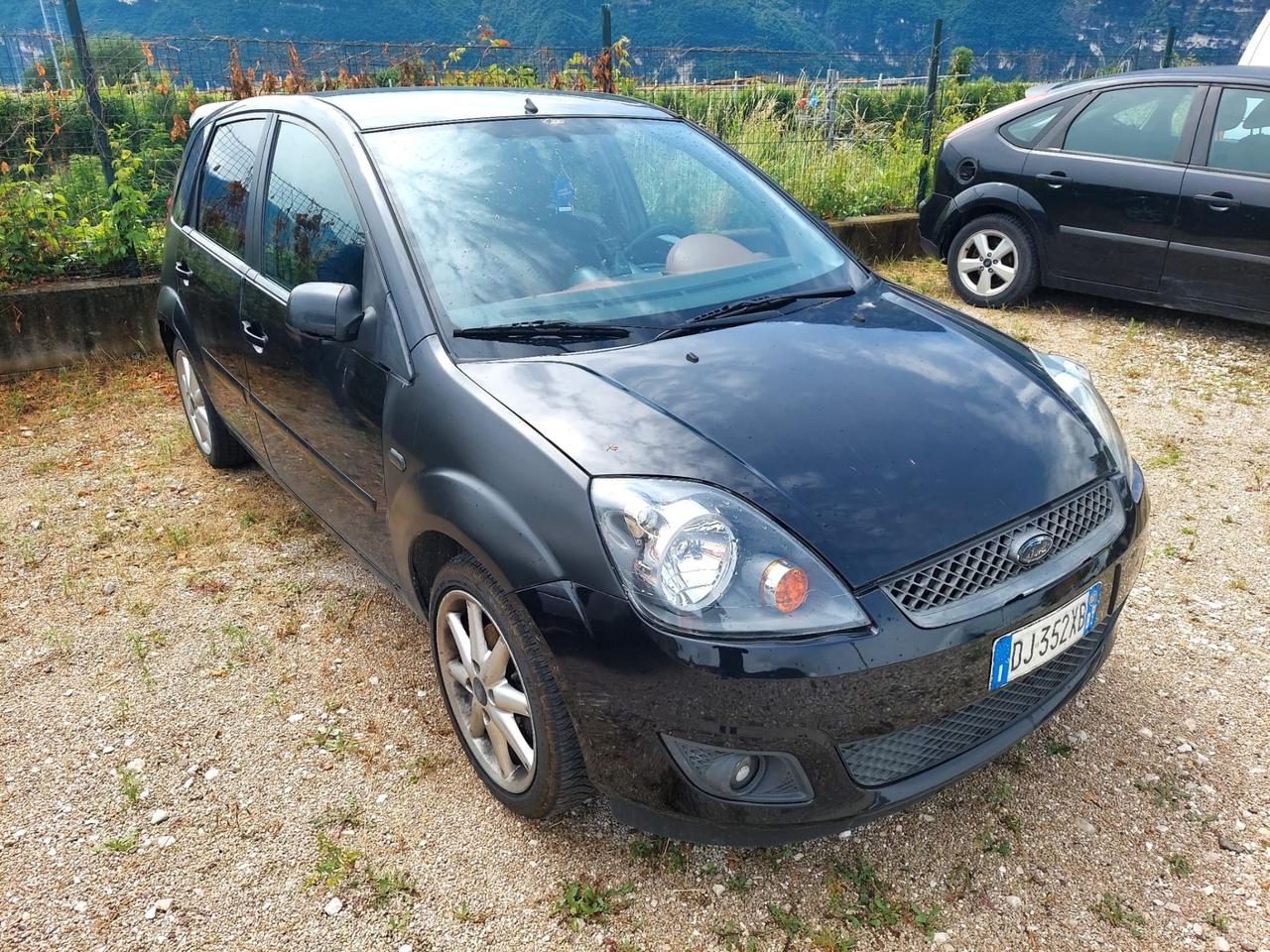 Ford Fiesta 1.4 TDCi 5p. Ghia SI NEOPATENTATI