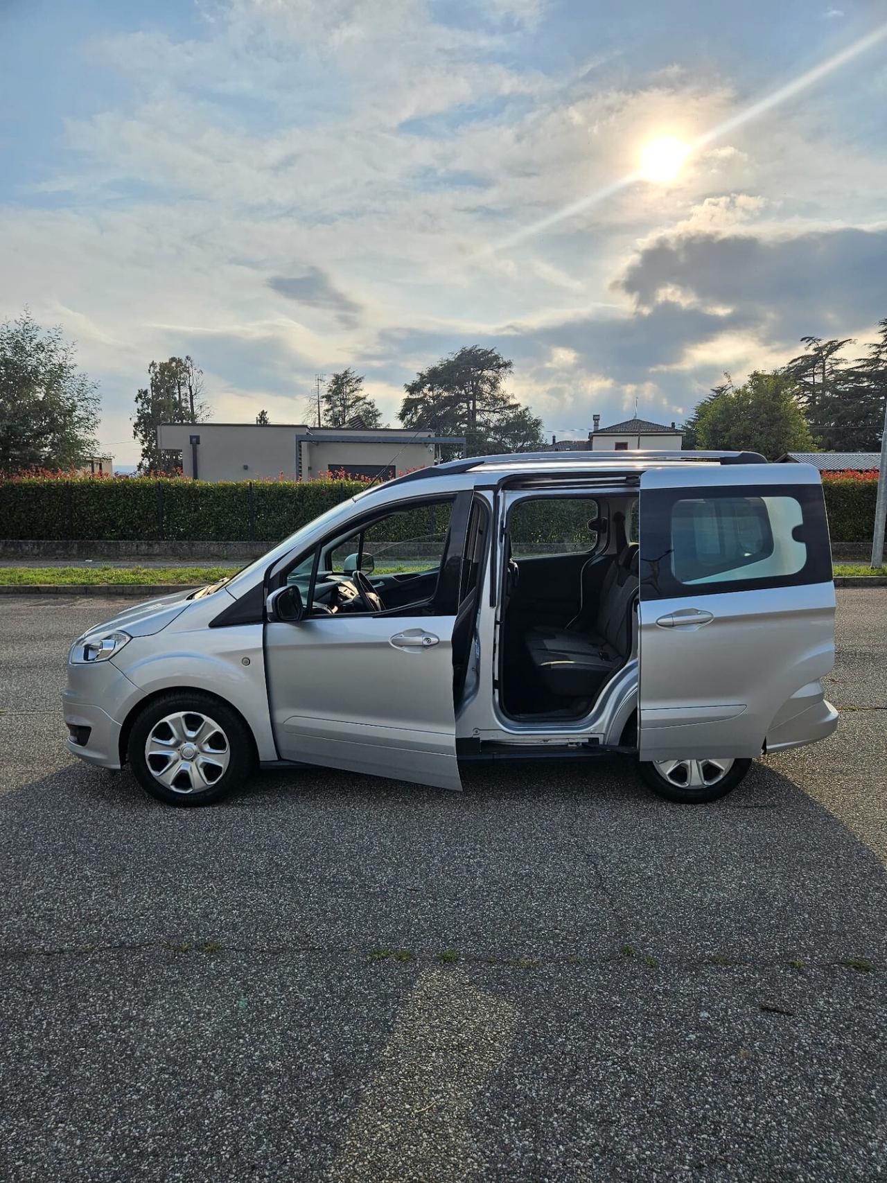 Ford Tourneo Courier 1.5 Titanium