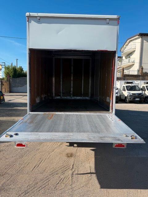 Renault Master furgonato con sponda