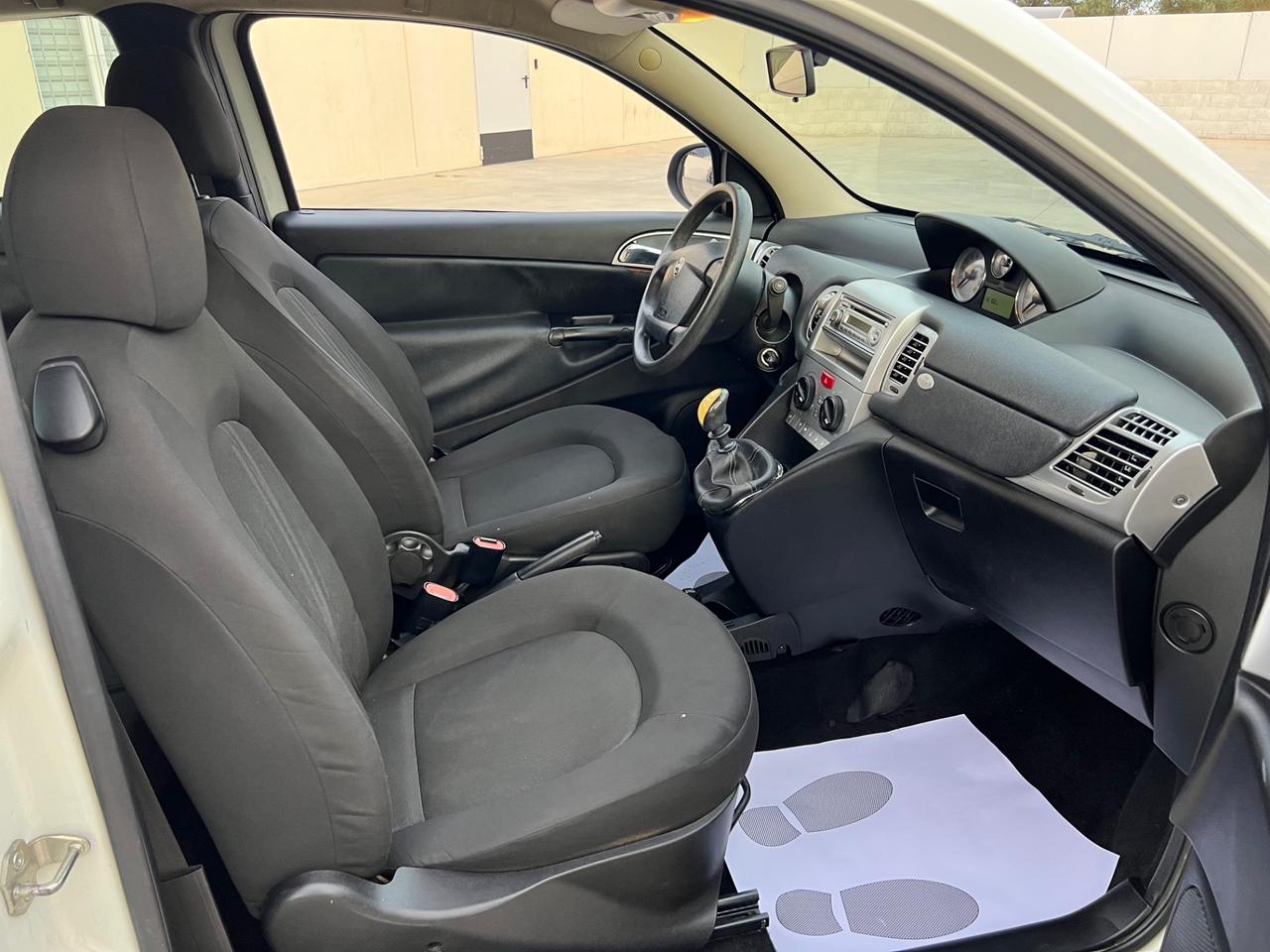 Lancia Ypsilon 1.2 69 CV Unyca 2011
