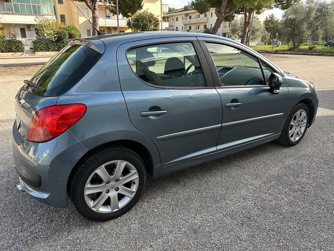 Peugeot 207 1.6 HDi 110CV neopatentati 2007